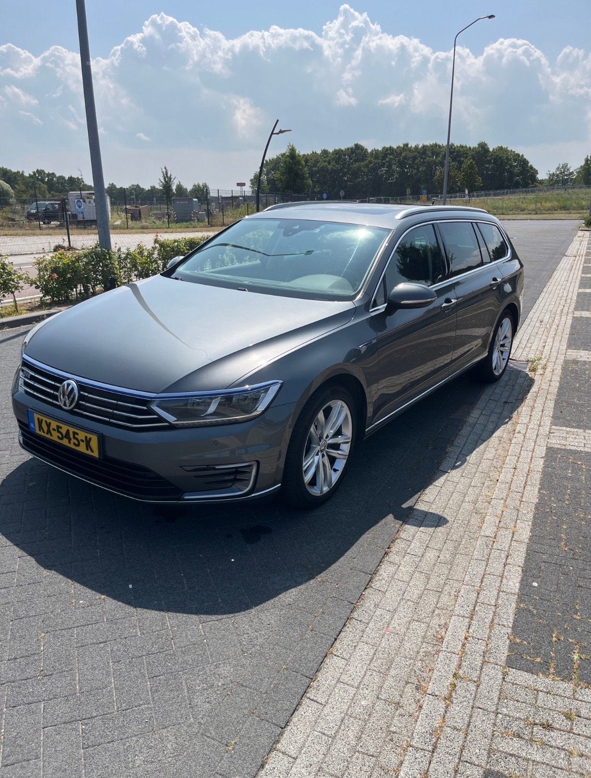 Volkswagen Passat 1.4 TSI 160KW GTE Phev VAR Dsg6 2016 Grijs, Auto's, Origineel Nederlands, 1600 kg, 93 €/maand, Te koop