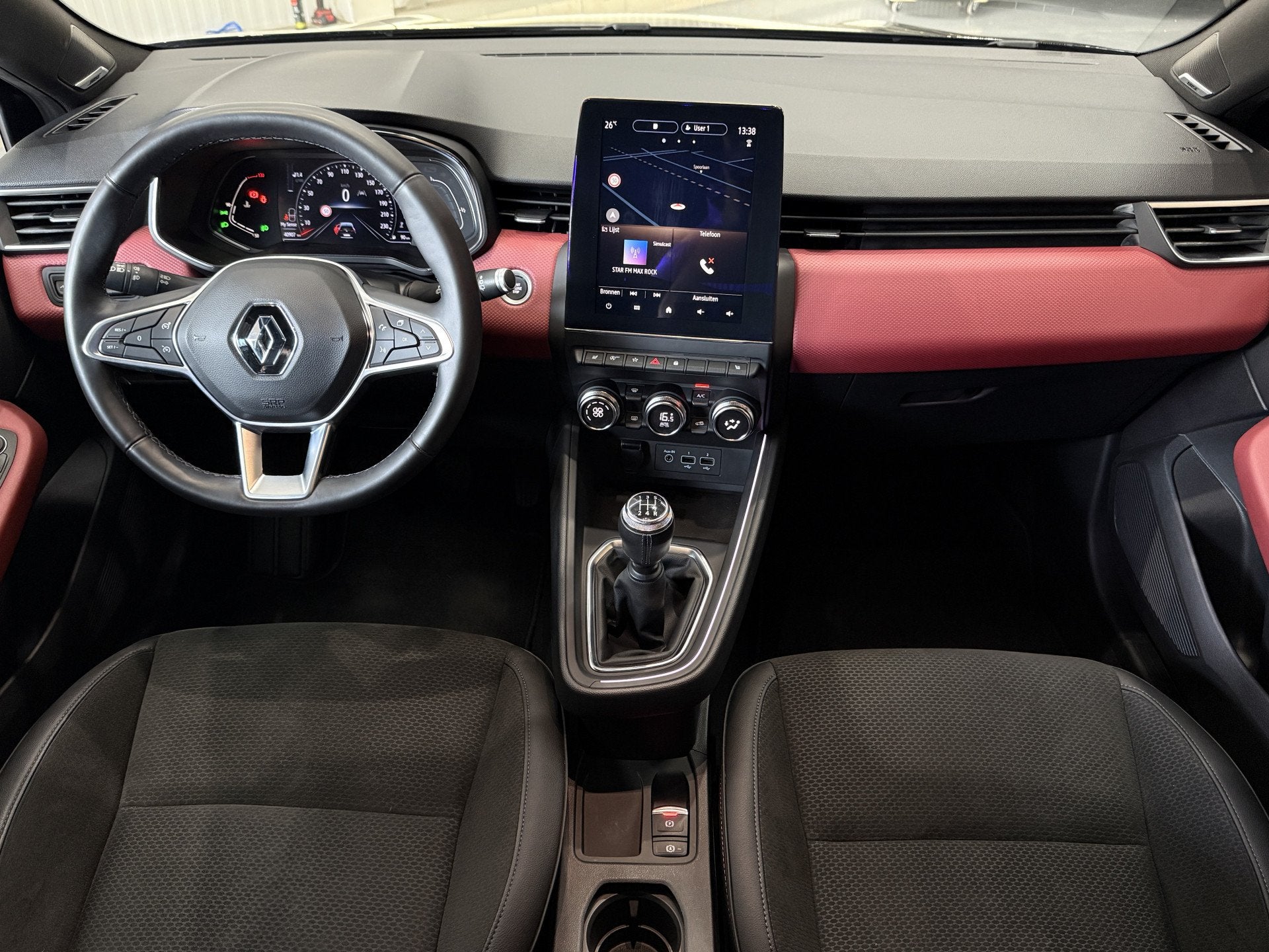 Renault Clio 1.0 TCe 100pk Edition One | Groot navi | Bose |, Voorwielaandrijving, 101 pk, Gebruikt, Zwart