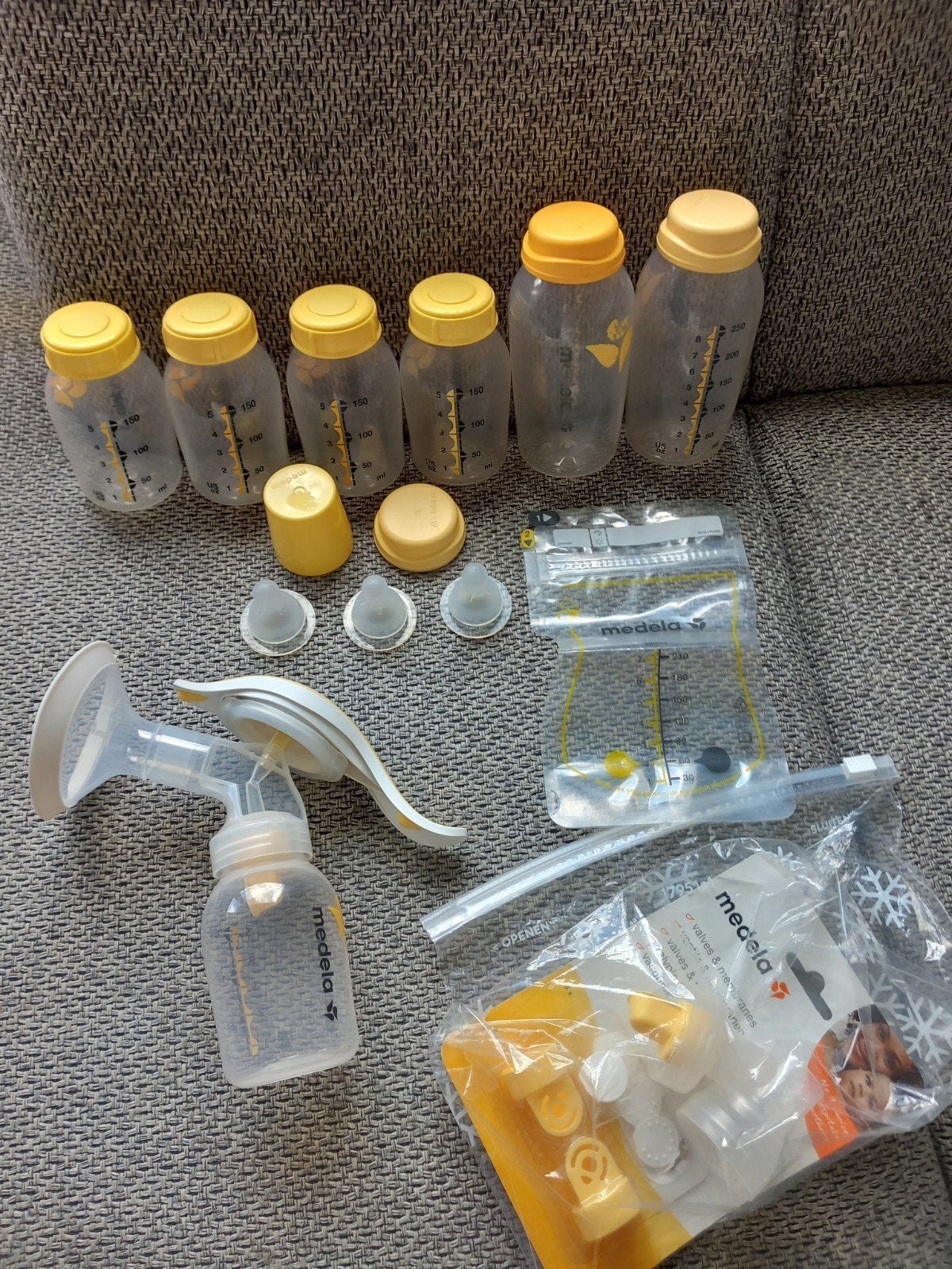 Medela handpomp incl flesjes en extras, Draadloos, Medela, Borstkolf, Ophalen of Verzenden