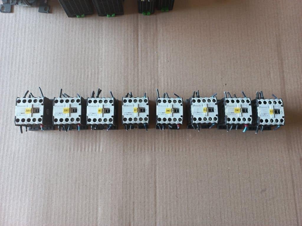 8x Moeller Contactor  relais DIL EM-10-G – 24V Spoel, Ophalen of Verzenden, Zo goed als nieuw