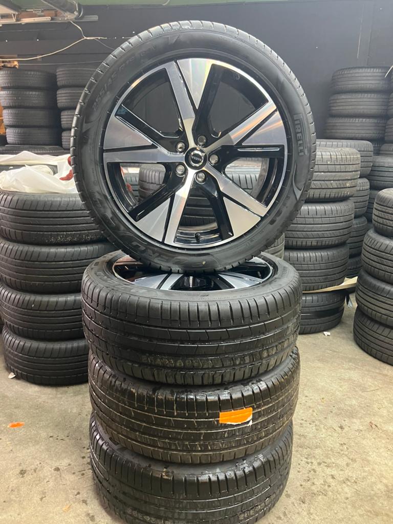 19 inch Volvo XC-40 velgen met zomerbanden zo goed als nieuw, 19 inch, Gebruikt, Banden en Velgen, Ophalen of Verzenden