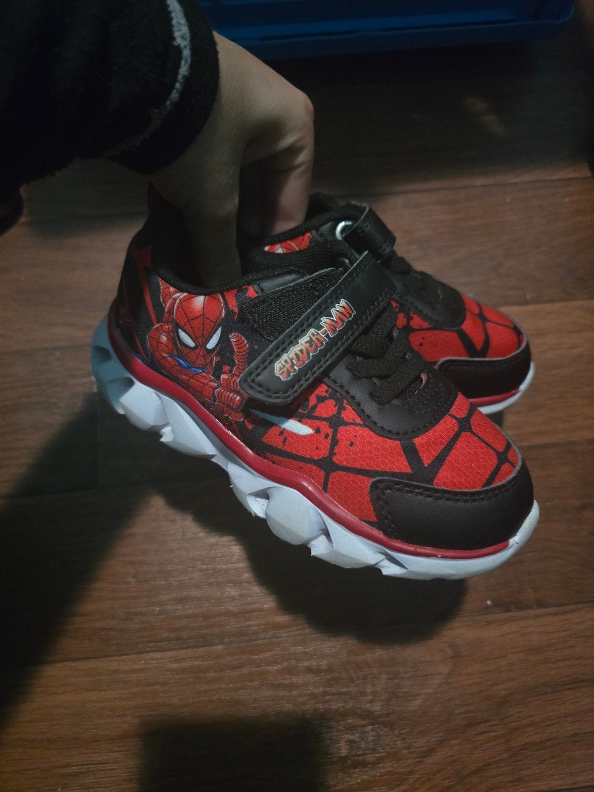 Spiderman schoenen maat 26 met lichtjes, Ophalen, Schoenen, Zo goed als nieuw, Spiderman