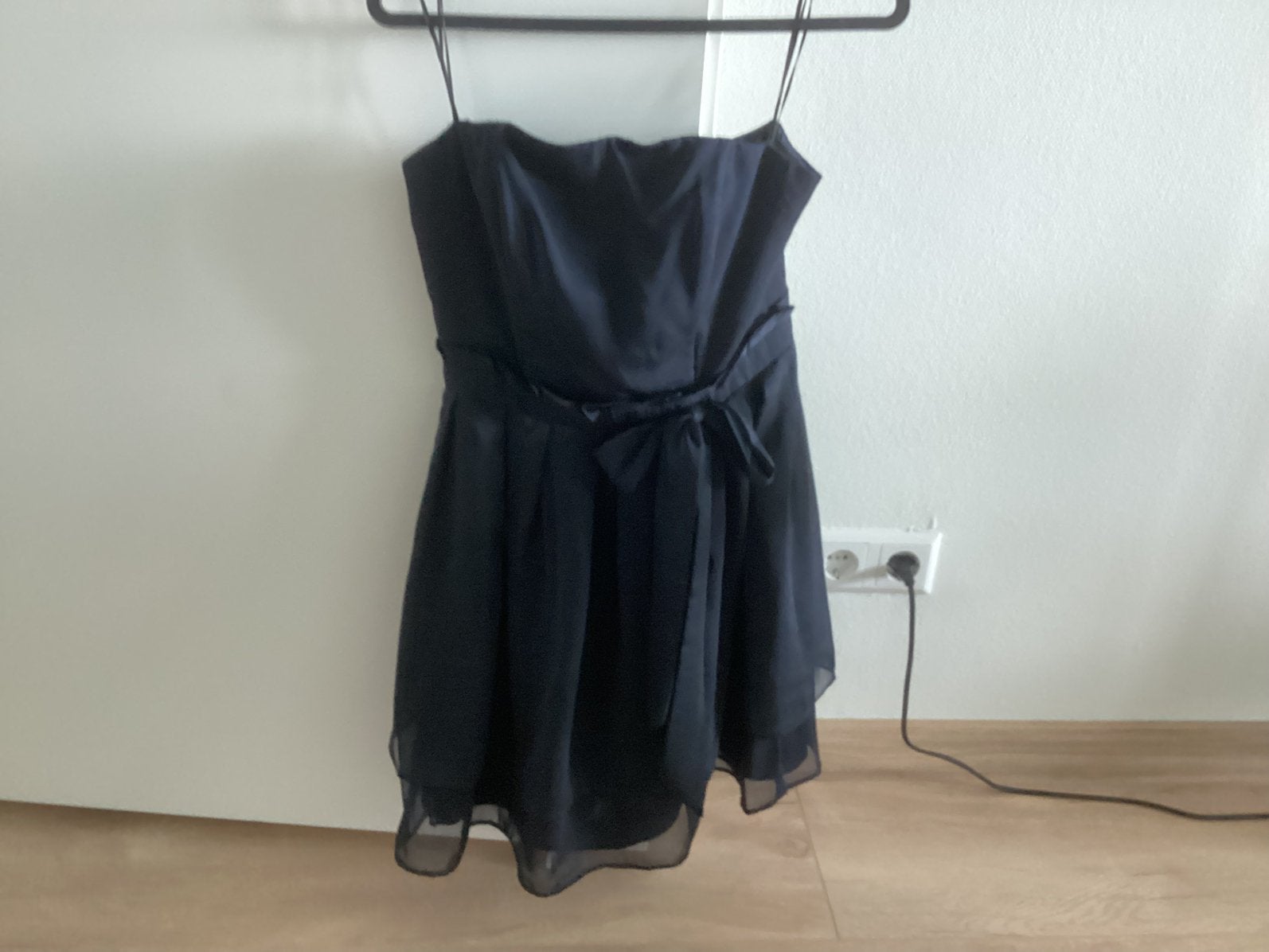 Mooi donkerblauw strapless jurkje maat 36, Ophalen of Verzenden, Zo goed als nieuw