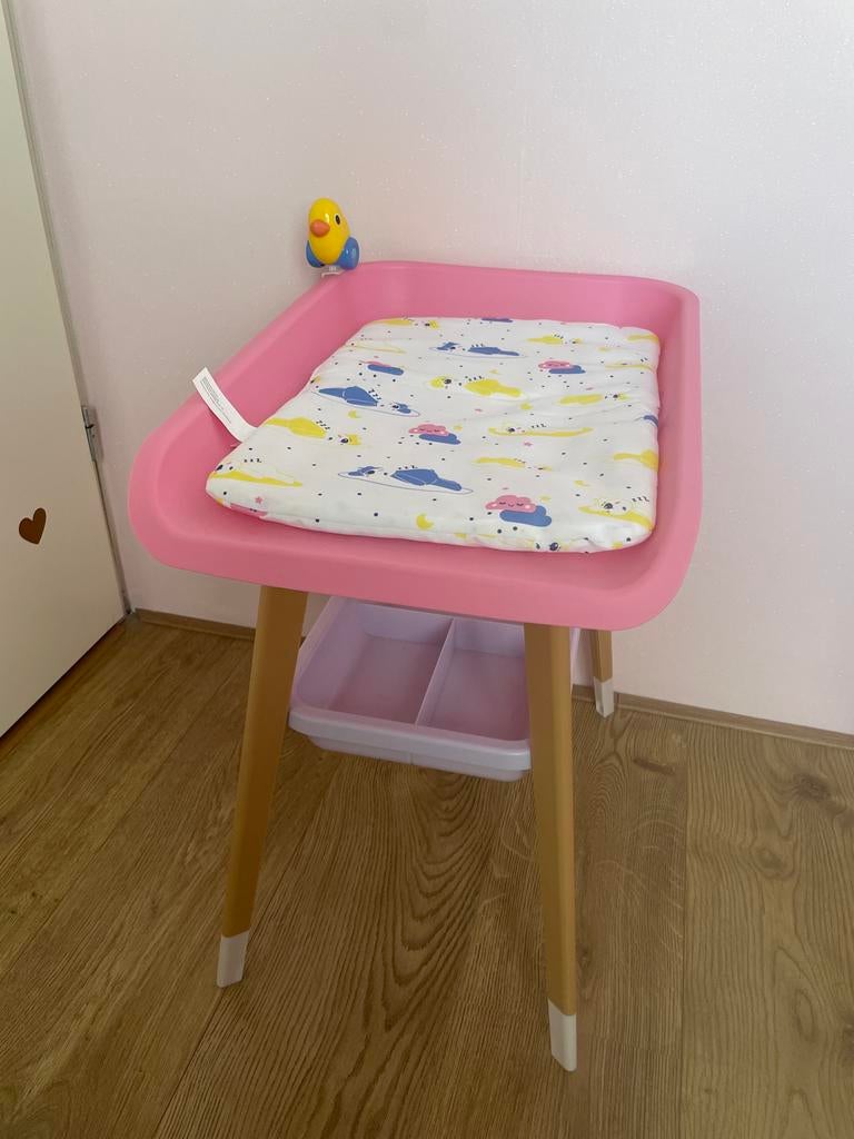 Roze aankleedtafel met badje en aankleedkussen, Kinderen en Baby's, Speelgoed | Poppen, Ophalen, Nieuw