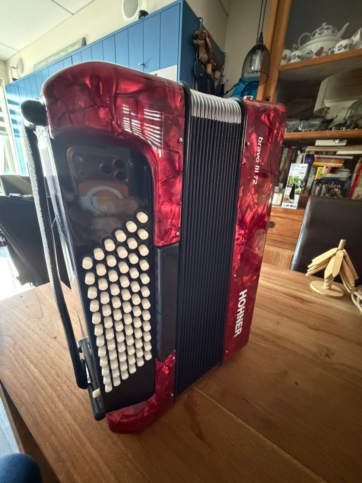 Hohner Bravo III 72 rood, Muziek en Instrumenten, Accordeons, Ophalen, 72-bas, Met koffer, Toetsaccordeon