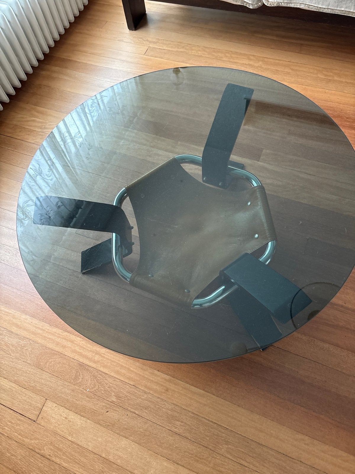 Vintage jaren 70/80 salontafel met glazen blad, Ophalen, Gebruikt, Rond, 50 tot 100 cm