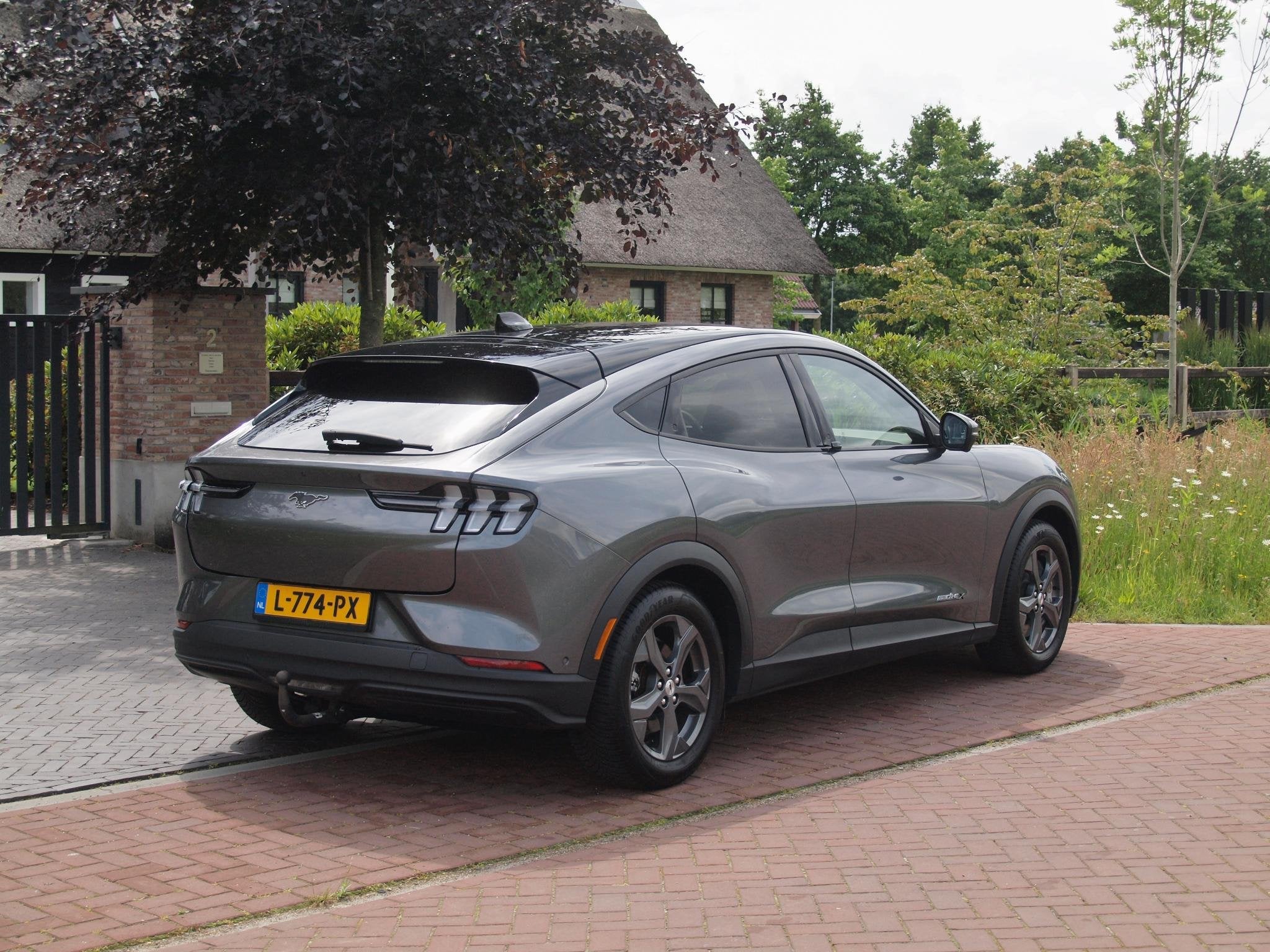 Foto 10 van Ford Mustang Mach-E Extended RWD 98 kWh | Panoramadak | Bang