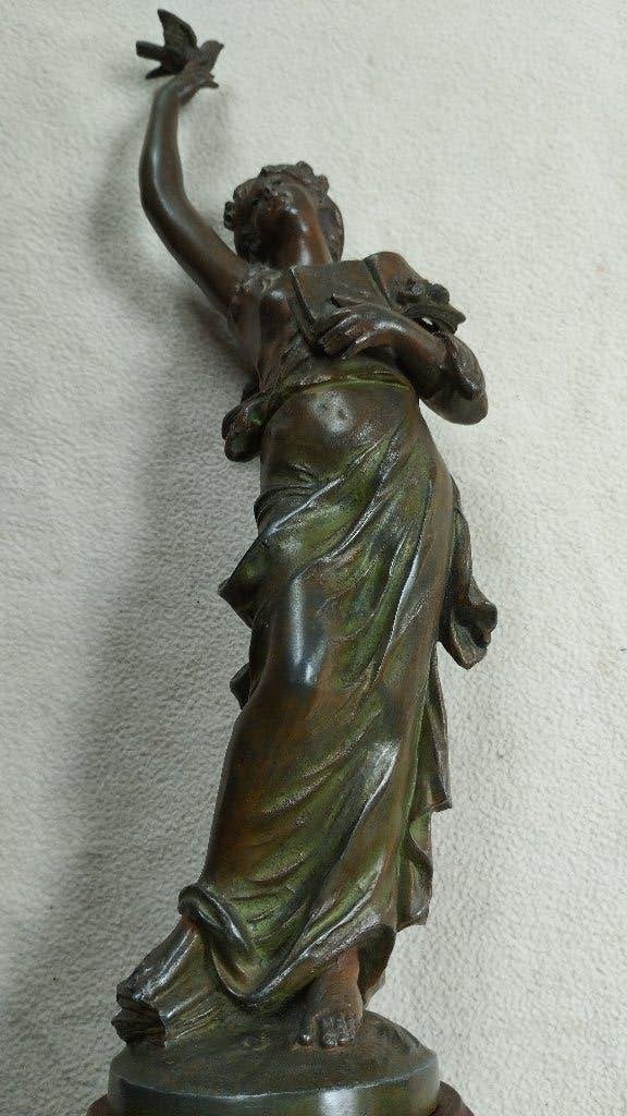 Zeer fraai beeld in Art-Nouveau-stijl - Auguste Moreau, Antiek en Kunst, Art nouveau, Ophalen of Verzenden, Brons, 20 - 50 cm