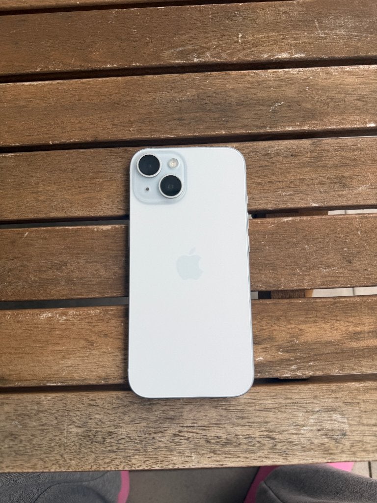 iPhone 15 128GB – 91% batterij – Krasvrij scherm – 4 hoesjes