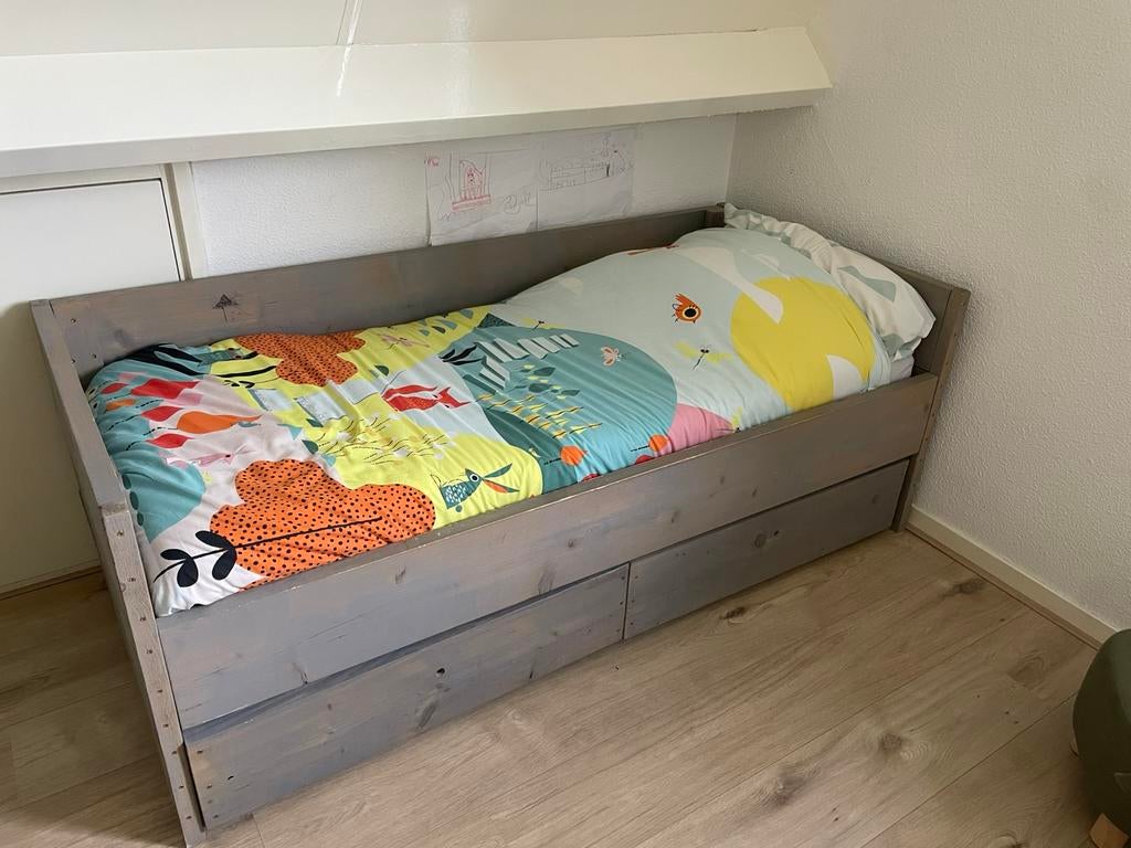 Kinderbed met bureau en kledingkast, Kinderen en Baby's, Kinderkamer | Bedden, Ophalen, 70 tot 85 cm, 140 tot 160 cm, Zo goed als nieuw