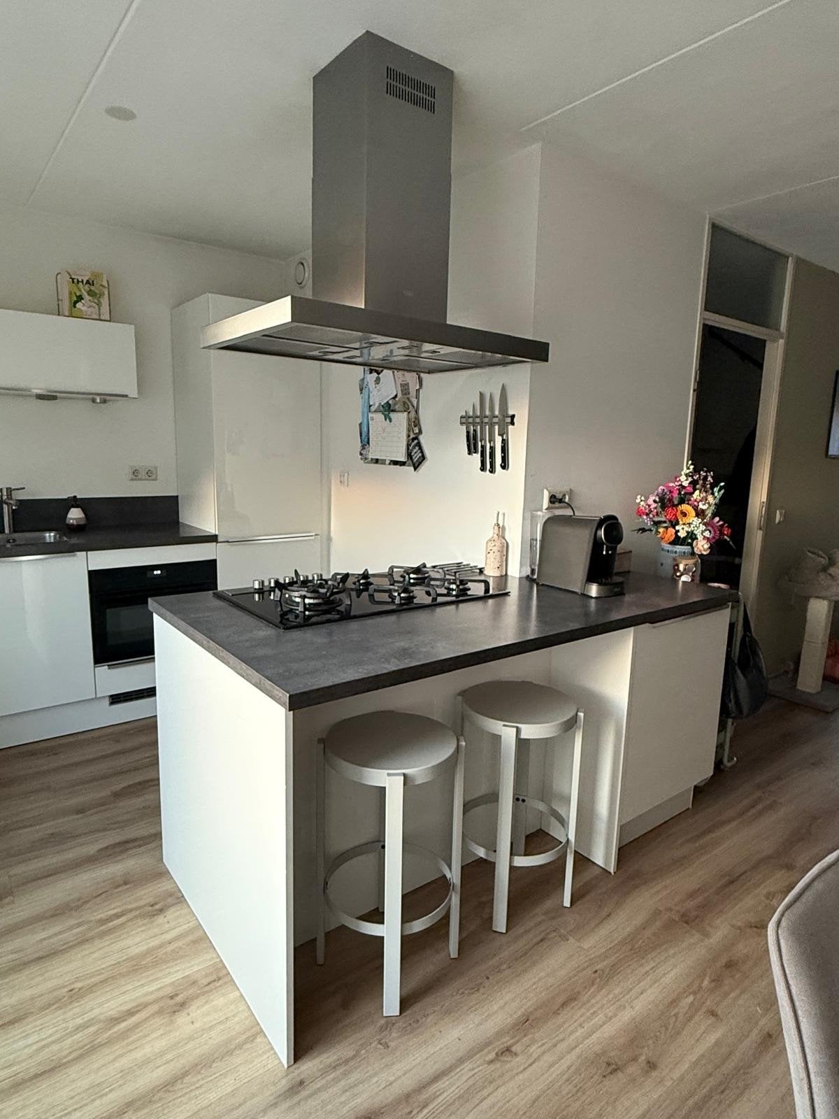 Keuken met Kookeiland + Boretti afzuigkap en gasfornuis, Ophalen, Zo goed als nieuw