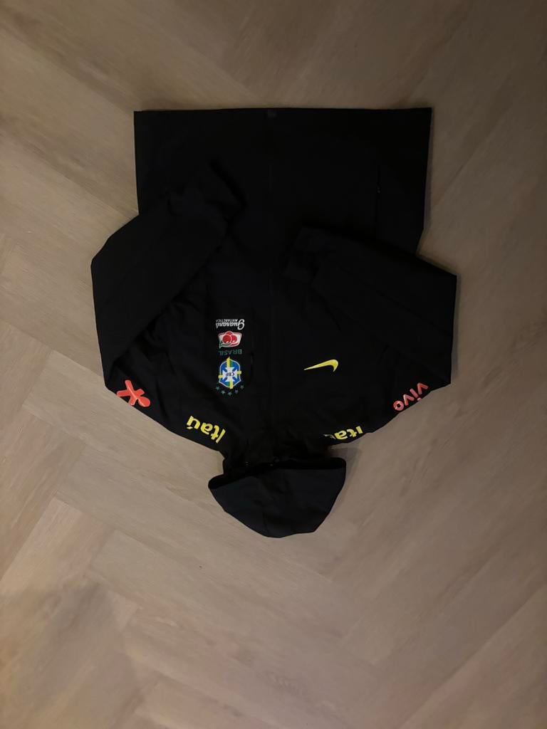 Nike Brazilië Jacket - Zwart met Gele Details Maat S/L, Ophalen of Verzenden, Nieuw, Overige typen