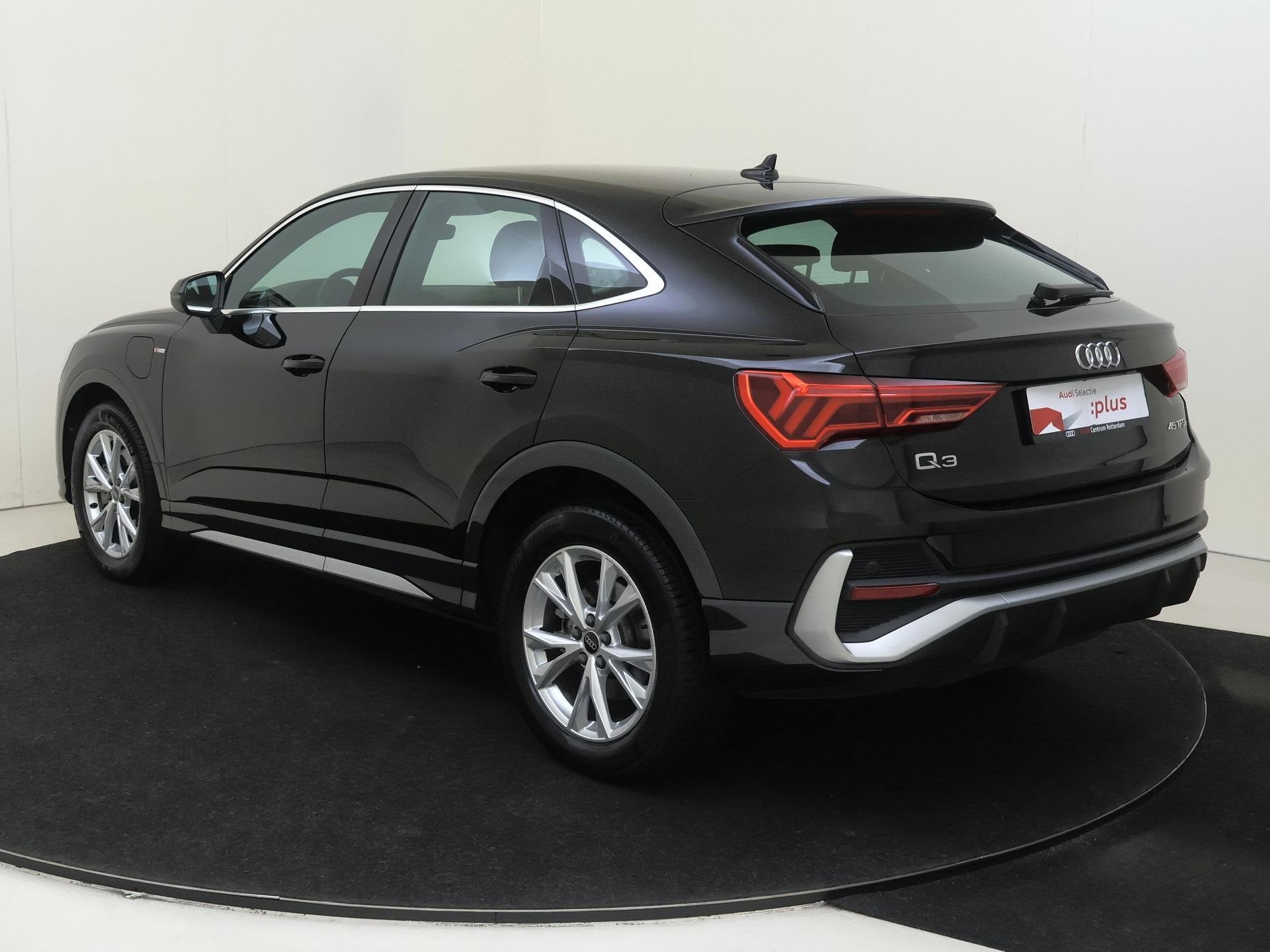 Audi Q3 Sportback 45 TFSI e S Edition | SoH 93% | Sfeerverli, 12 maanden, Gebruikt, Leder en Stof, Zwart