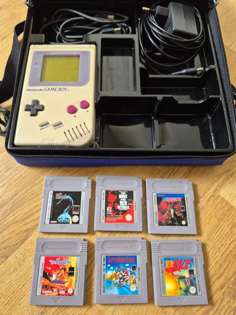 Nintendo gameboy classic met spellen en opbergtas compleet, Spelcomputers en Games, Spelcomputers | Nintendo Game Boy, Gebruikt