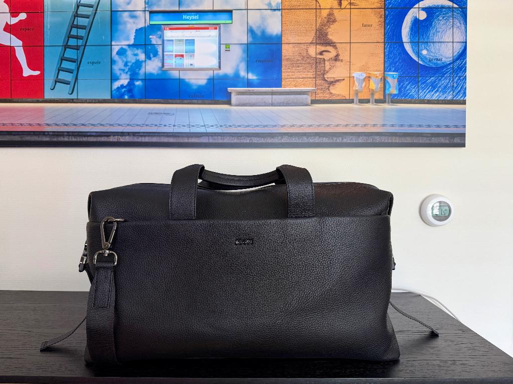 Joop! Weekendtas Leer mijn prijs €189,-  nieuwprijs €389,-, Sieraden, Tassen en Uiterlijk, Tassen | Reistassen en Weekendtassen