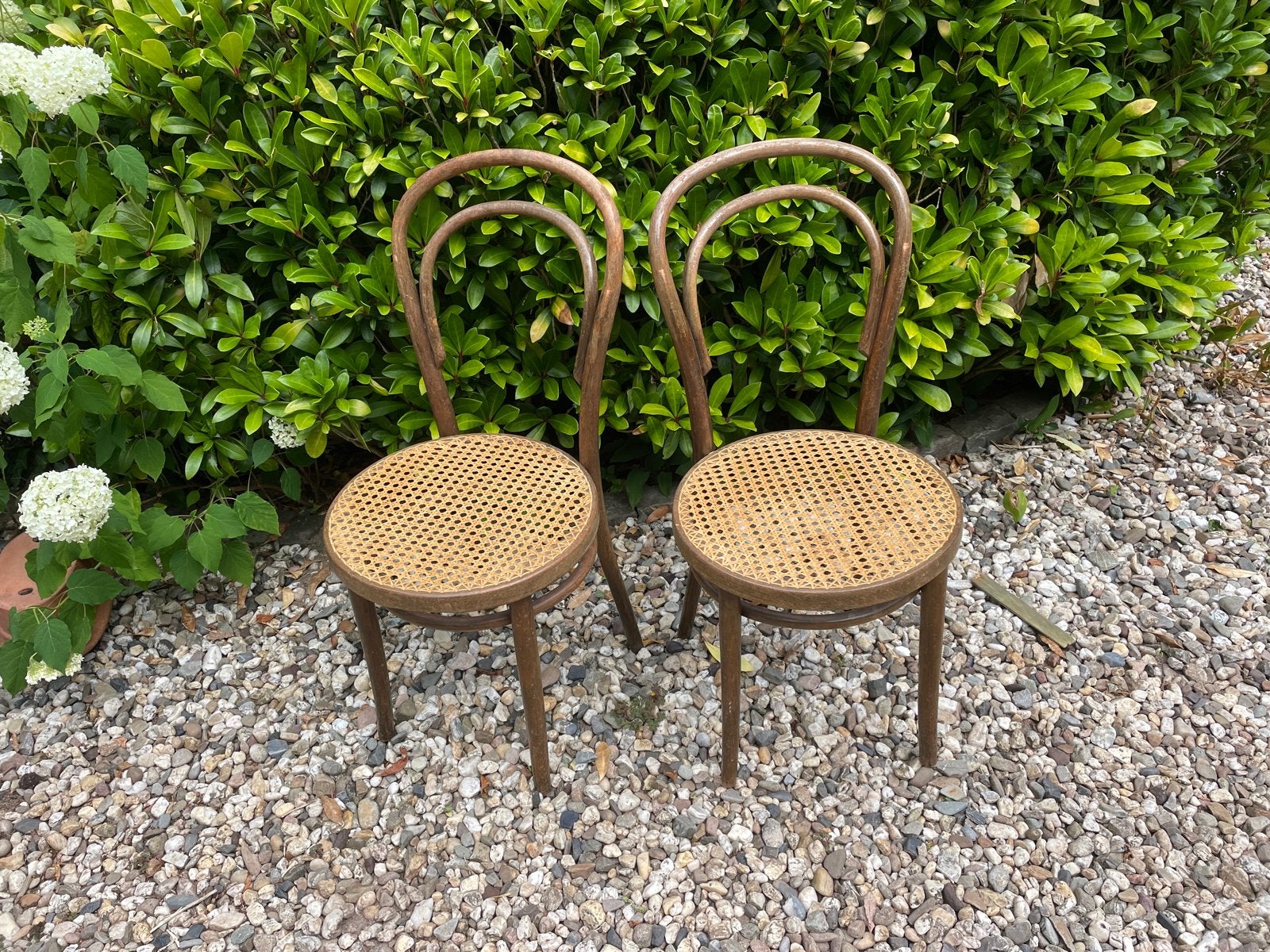 Set van 2 vintage bistro stoelen met rotan zitting, Antiek en Kunst, Ophalen of Verzenden