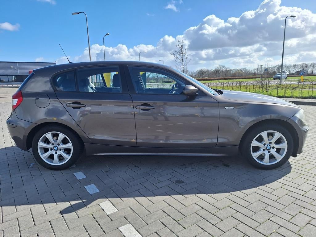 BMW 1-Serie 1.6 116I 2006 Bruin, 1596 cc, Zwart, 4 cilinders, Bruin