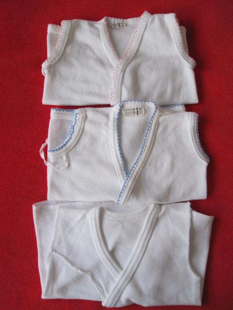Baby hemdjes ongeveer maat 56 3 stuks, zo goed als nieuw., Ophalen of Verzenden, Zo goed als nieuw, Jongetje of Meisje, Nacht- of Onderkleding