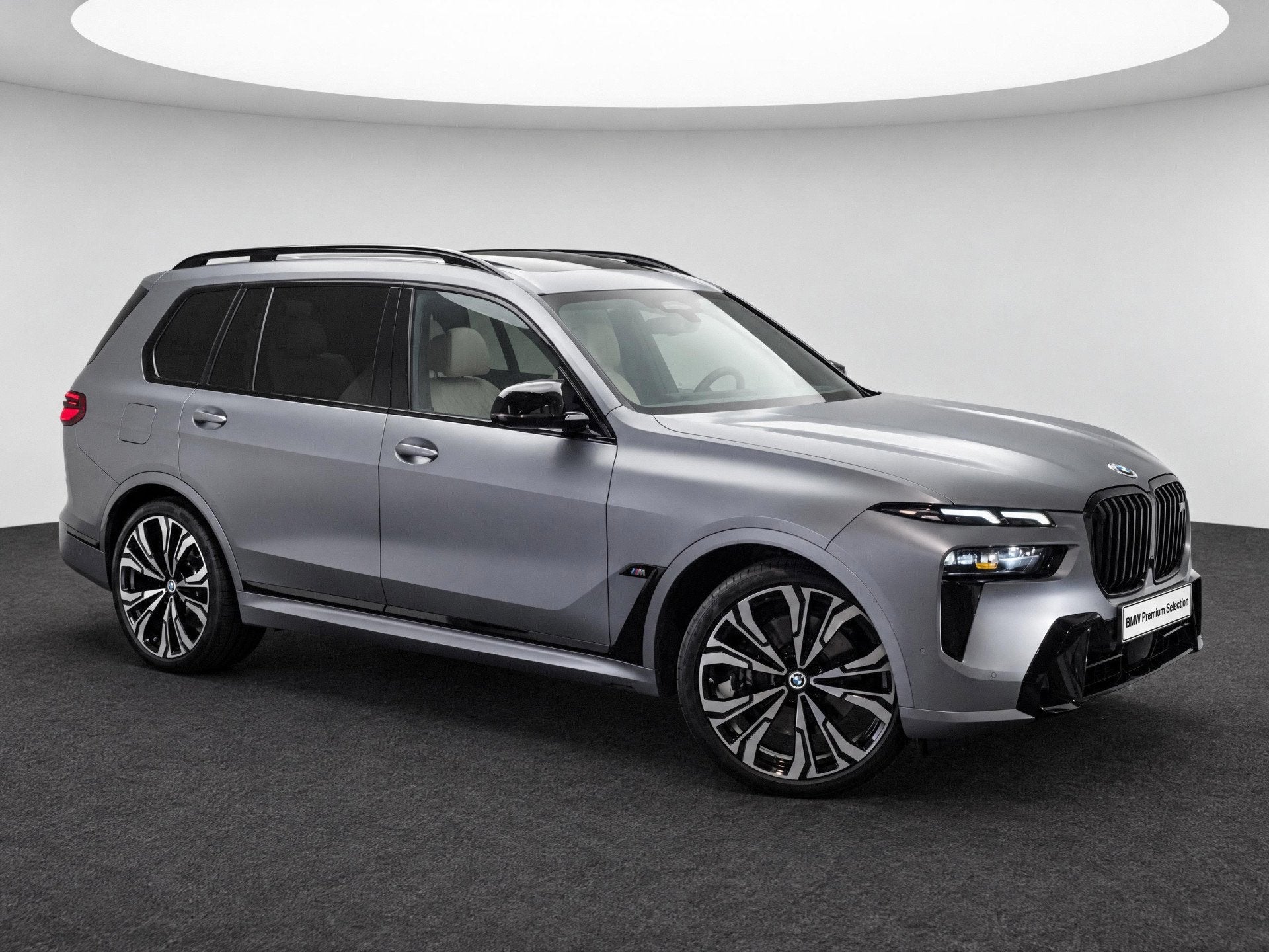 BMW X7 M60i xDrive M Sport Automaat / Trekhaak / Panoramadak, Auto's, Dealer onderhouden, Gebruikt, 4395 cc, Vierwielaandrijving