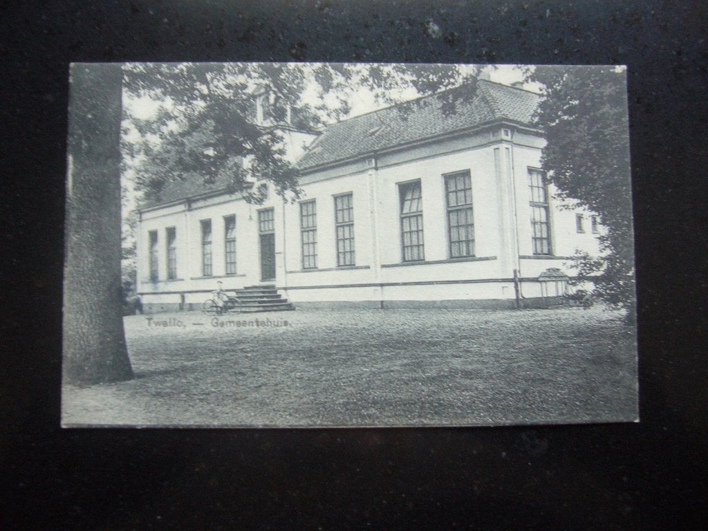 TWELLO  =  GEMEENTEHUIS MET JONGEN EN FIETS   1930, Ophalen of Verzenden, 1920 tot 1940, Gelopen, Zuid-Holland