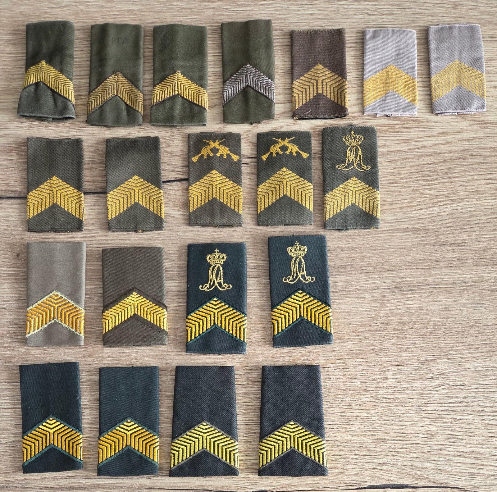 Te ruil/ koop Landmacht GVT  rangonderscheidingstekens 3, Ophalen of Verzenden, Voor 1940, Zo goed als nieuw