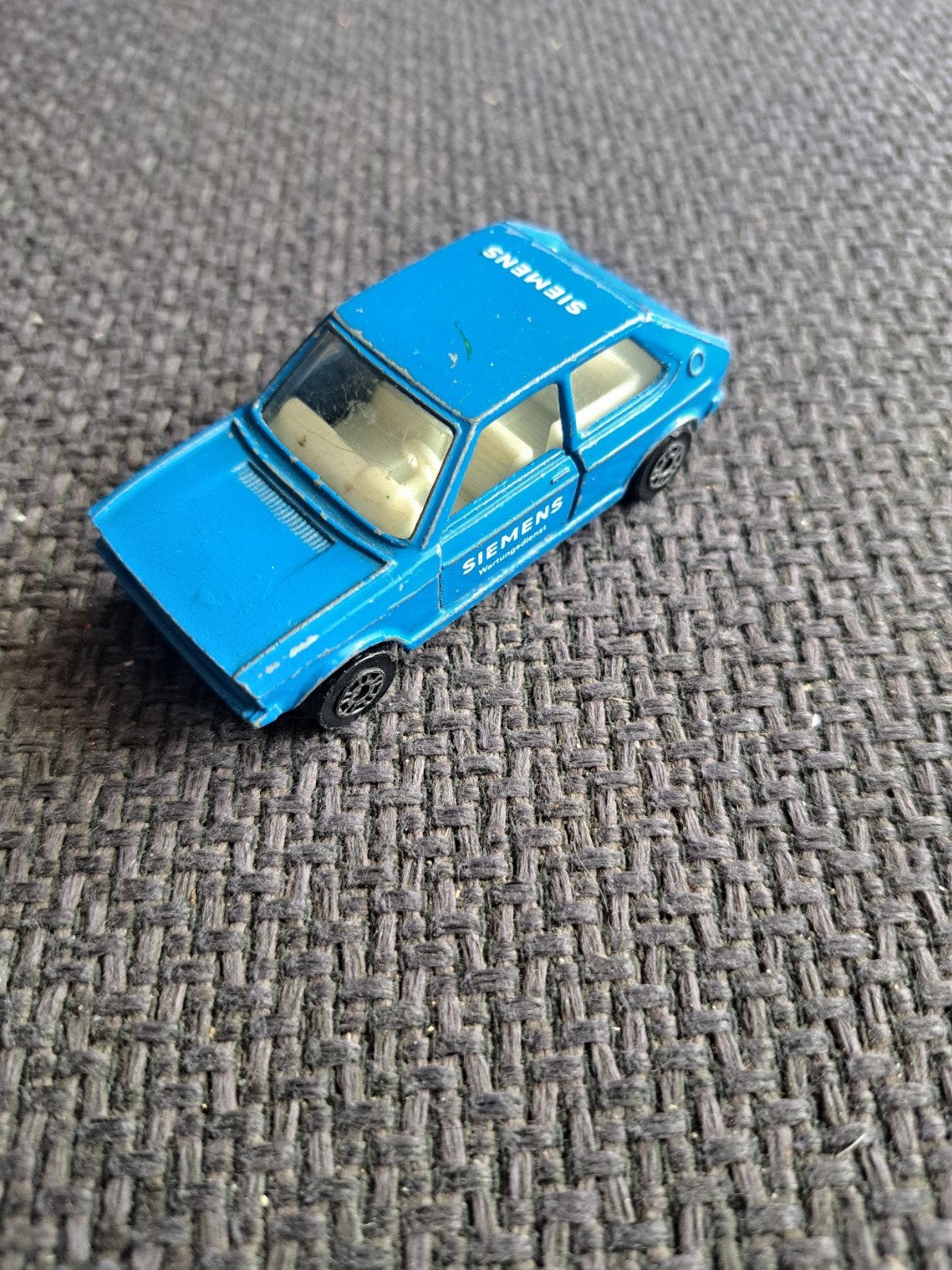 Corgi juniors model v.w polo "siemens", Corgi, Gebruikt, Auto, Ophalen of Verzenden