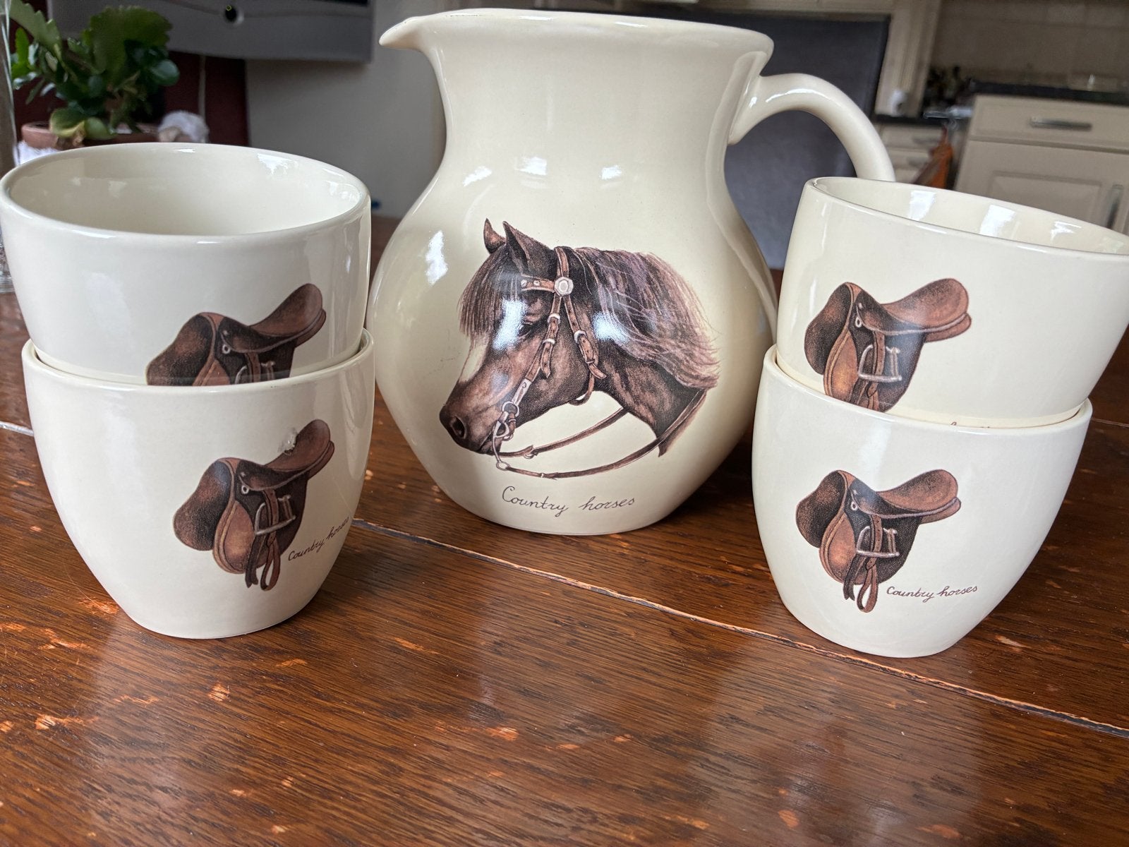 JET Country Horses Sapkan met 4 bekers, Huis en Inrichting, Kan, Keramiek, Landelijk/Boerenbont, Ophalen of Verzenden