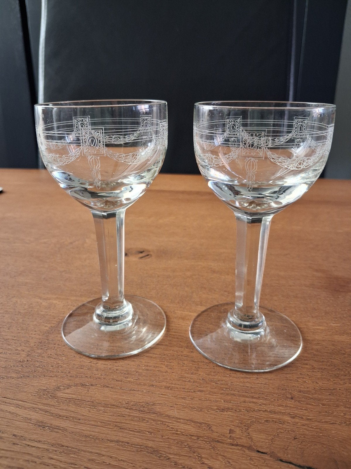 SAINT - LOUIS  2 kristallen wijnglazen - model Noël  1903, Antiek en Kunst, Antiek | Glas en Kristal, Ophalen of Verzenden