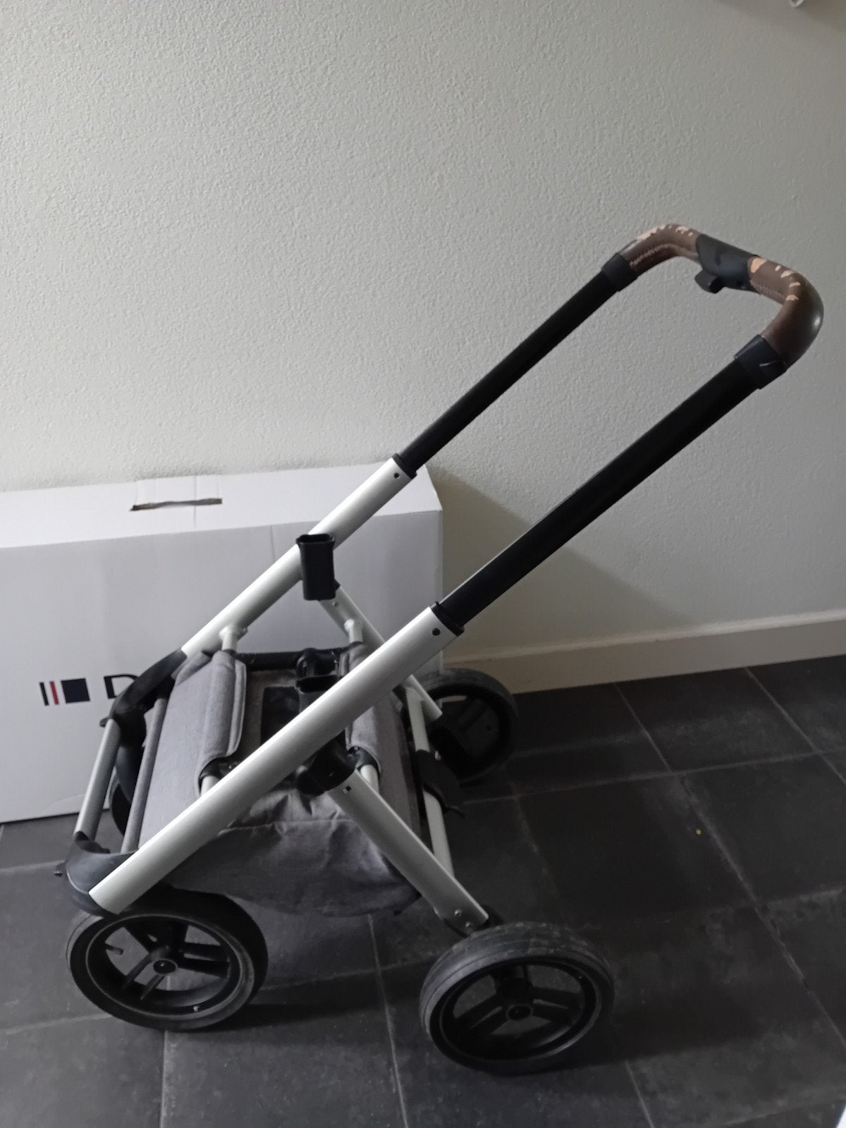 dubatti one grey, Luchtbanden, Ophalen of Verzenden, Zo goed als nieuw, Kinderwagen