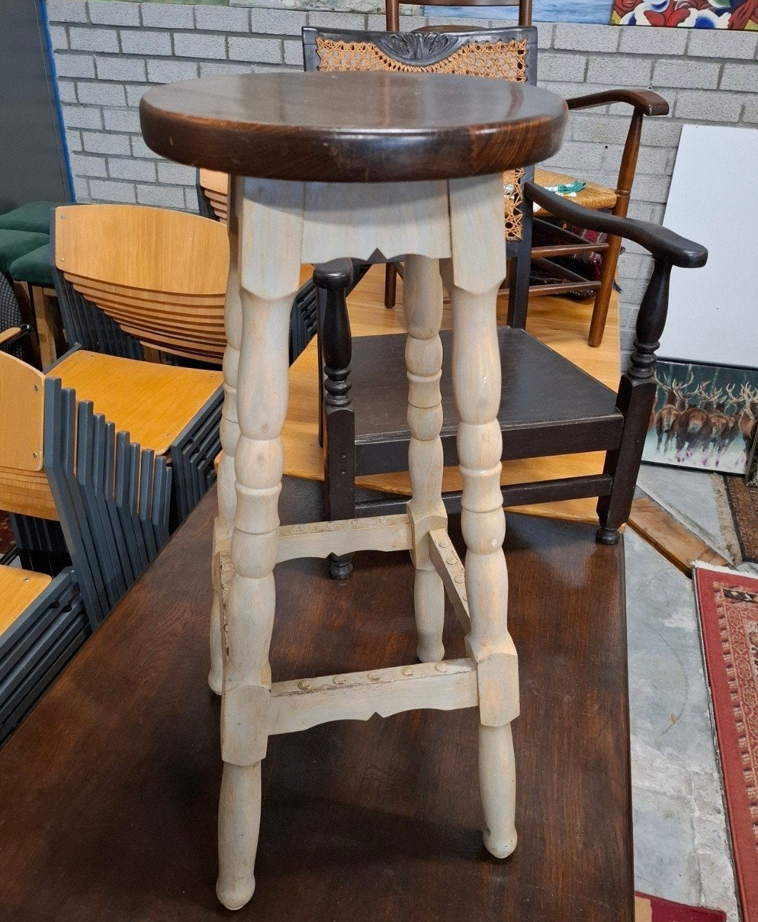 Houten barkruk met ronde zitting, landelijke stijl, Huis en Inrichting, Ophalen, Gebruikt, Hout, 90 cm of meer