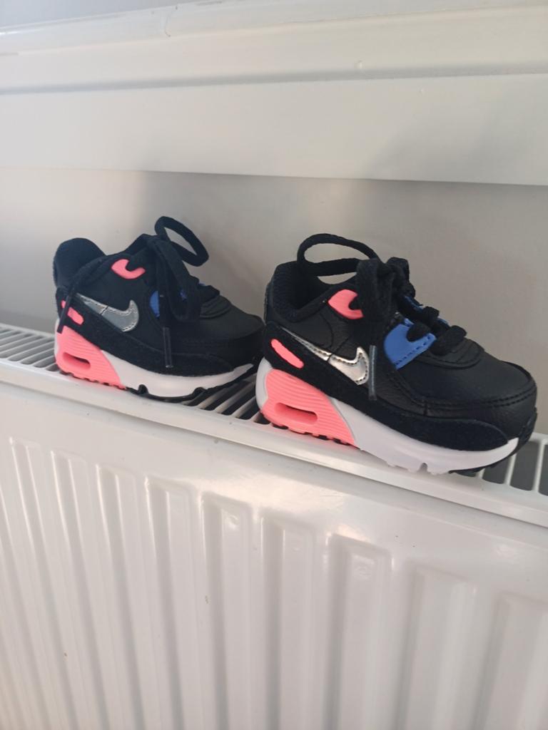 Nike kinder schoenen - Zo goed als nieuw, Ophalen of Verzenden