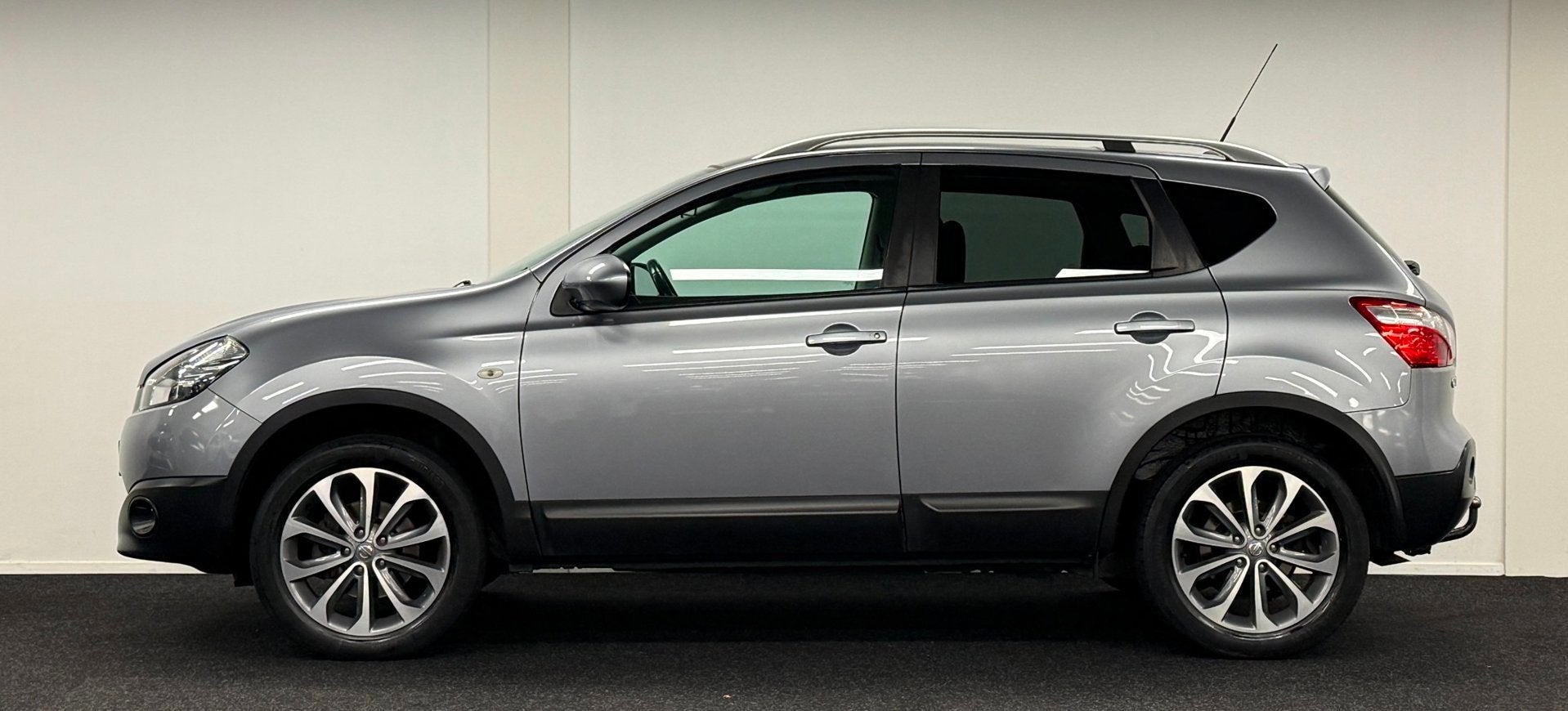 Nissan Qashqai 2.0 Connect Edition*Panodak*Trekhaak*Camera*, Auto's, Stof, Gebruikt, Zwart, 4 cilinders