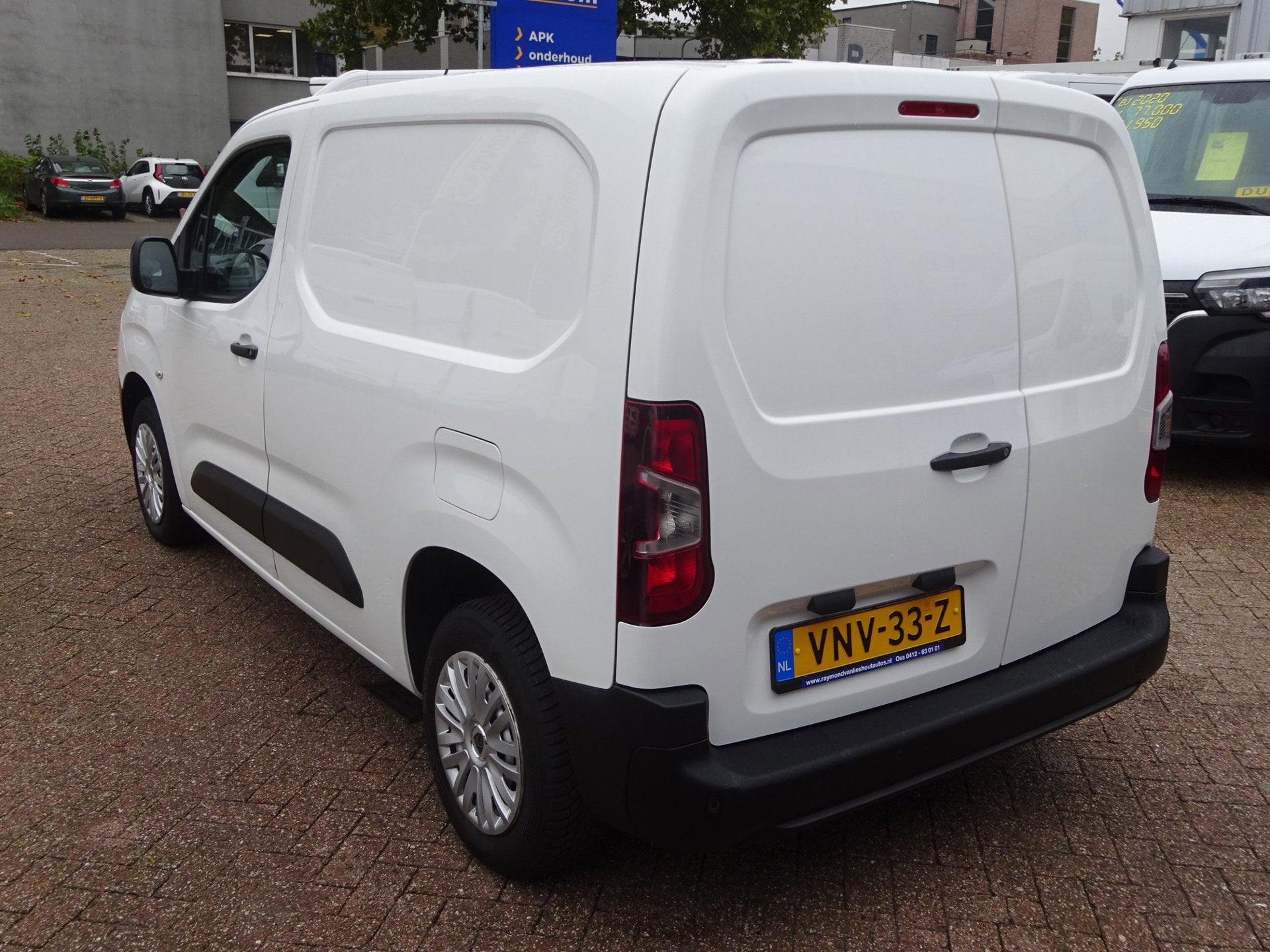Peugeot Partner 1.2 PureTech Pro BENZINE AIRCO NAVI CRUISE C, Voorwielaandrijving, Dealer onderhouden, 1199 cc, Wit