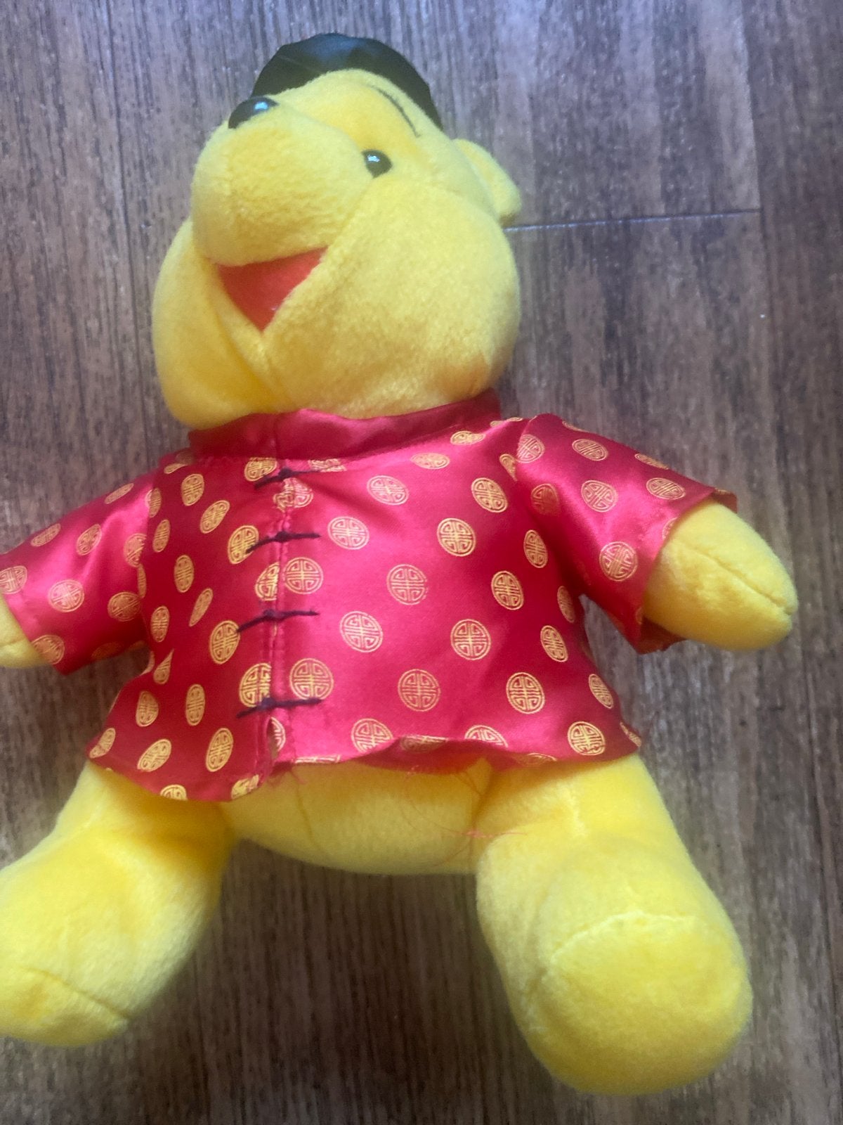 Winnie de Poeh knuffel in Chinees kostuum, Gebruikt, Disney, Geel, Overige typen