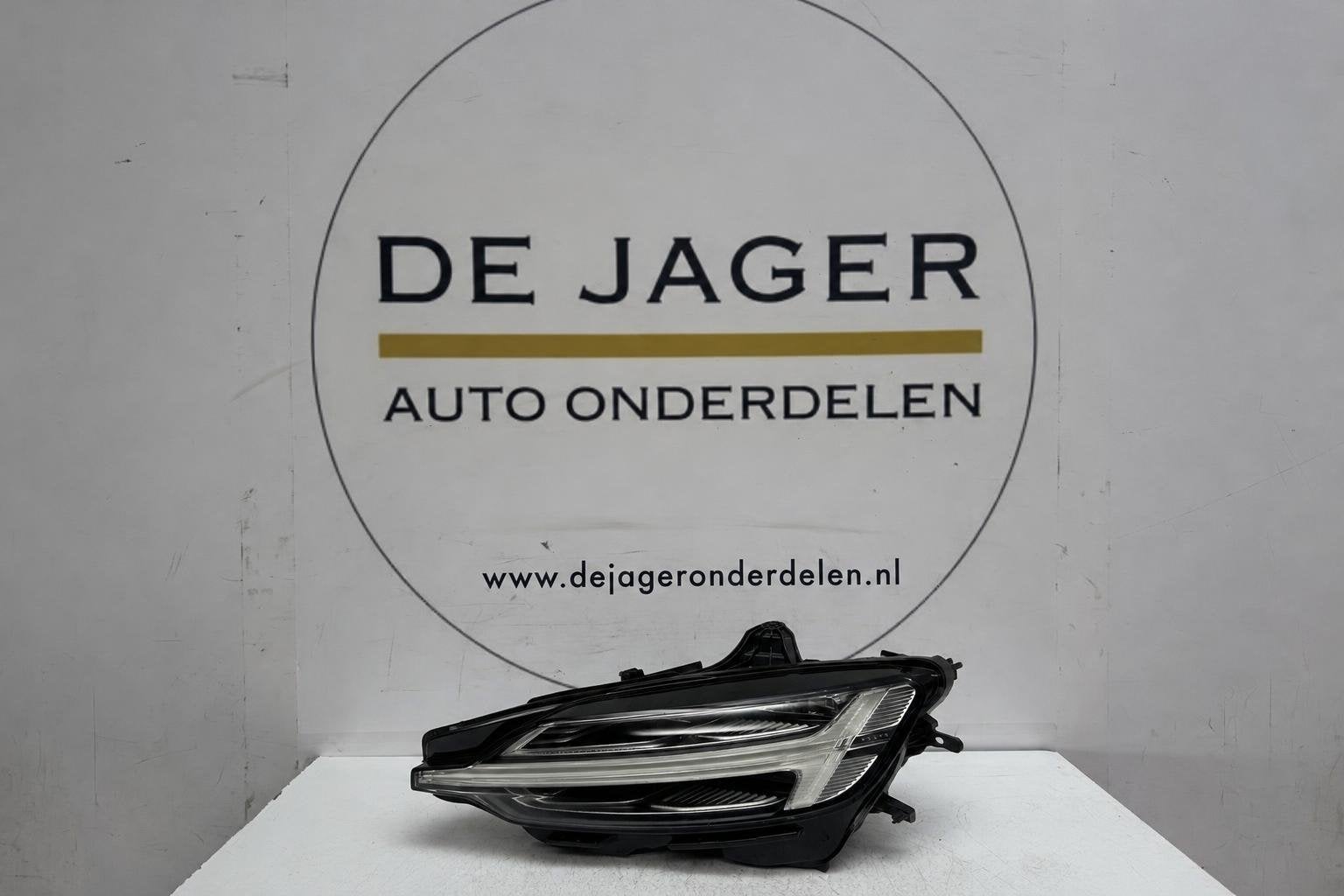Volvo S60/V60 P3 Full LED koplamp links 32228809, Gebruikt, Gunnar Engellaus vag 8
405 31  Gothenburg, SE, Info@volvocars.com