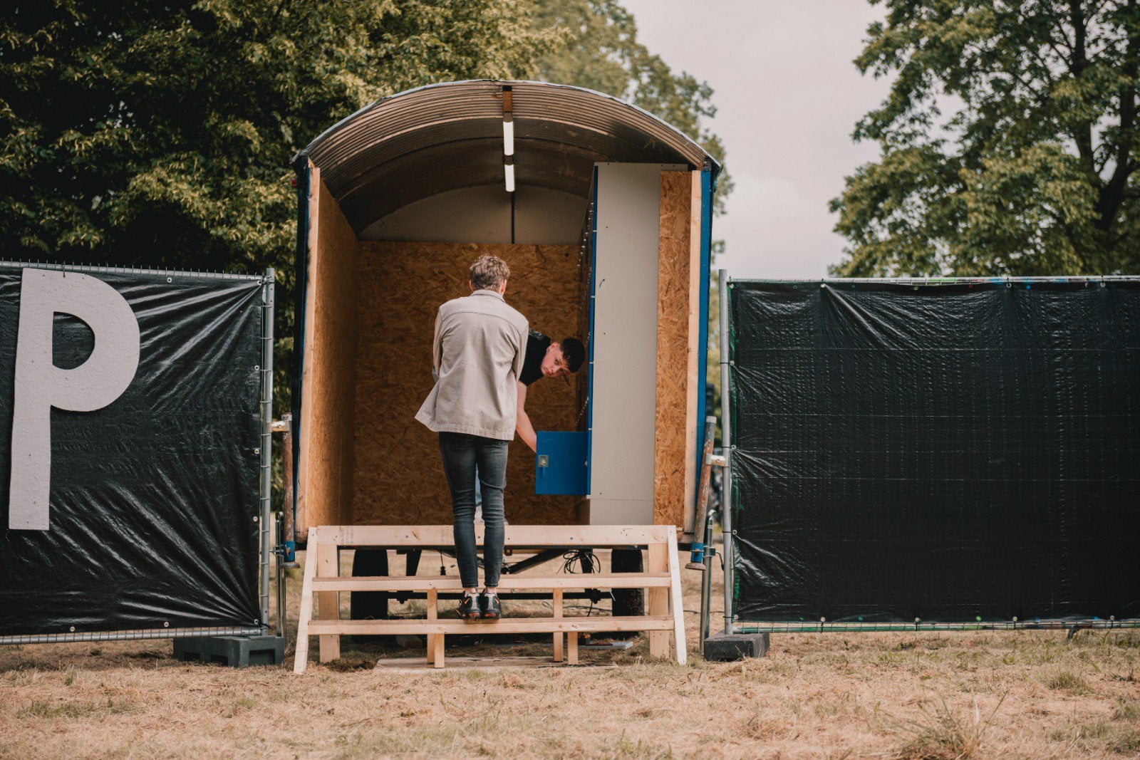Pipo wagen met 50 lockers, Tuin en Terras, Tuinhuizen, Ophalen, Gebruikt, 250 tot 500 cm, Overige typen
