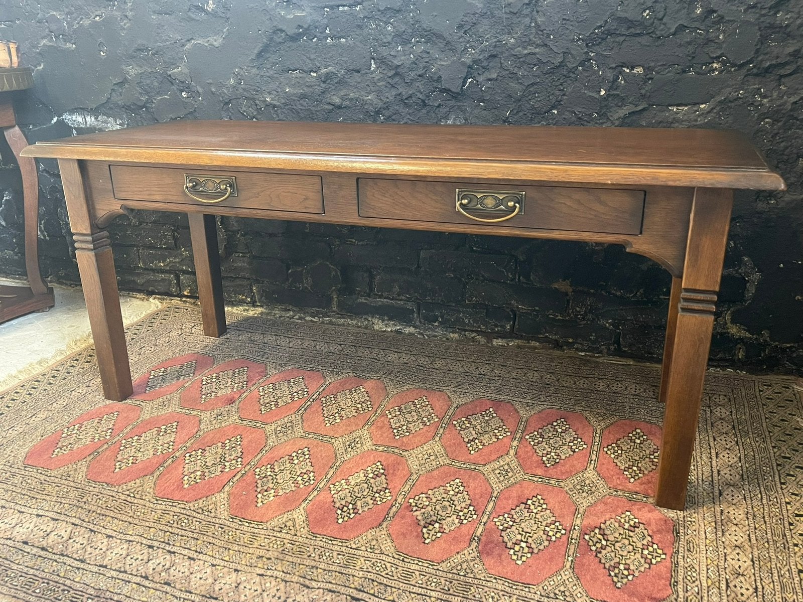 Vintage antieke salontafel sidetable teak mesing met lades, Antiek en Kunst, Antiek | Meubels | Tafels, Ophalen