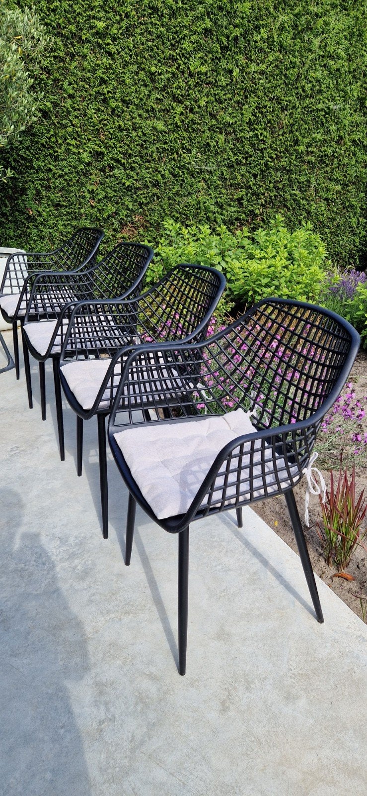 Set van 4 zwarte tuinstoelen met kussens, Tuin en Terras, Tuinstoelen, Ophalen, Zo goed als nieuw, Kunststof