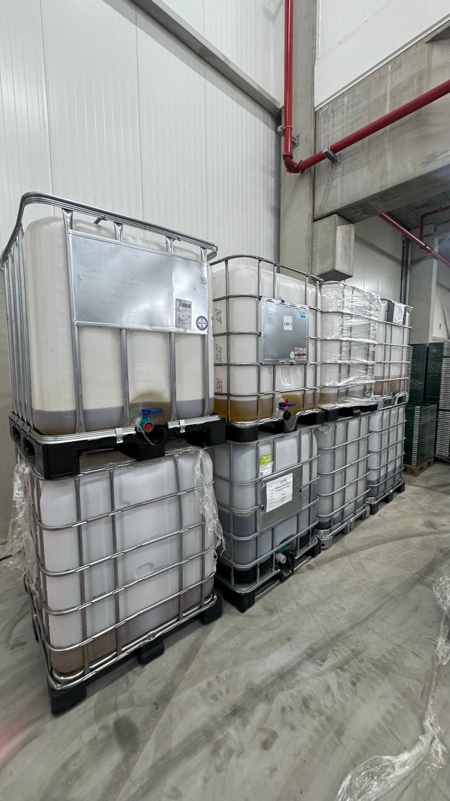 1000L 8 IBC's met inhoud - Diverse vloeistoffen, Ophalen of Verzenden, Gebruikt