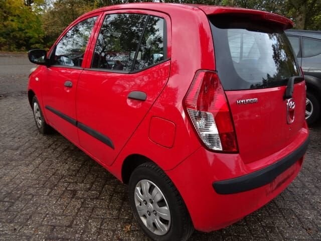 Foto 4 van Hyundai I 10 bj 2010 136000 km voor demontage.