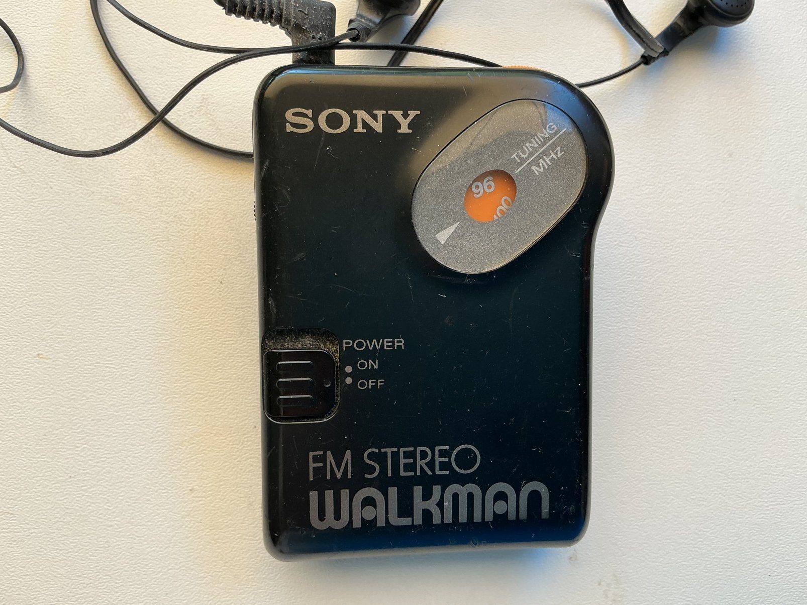 SONY WALKMAN FM STEREO + oortjes  ZELDZAAM, Audio, Tv en Foto, Ophalen of Verzenden, Walkman