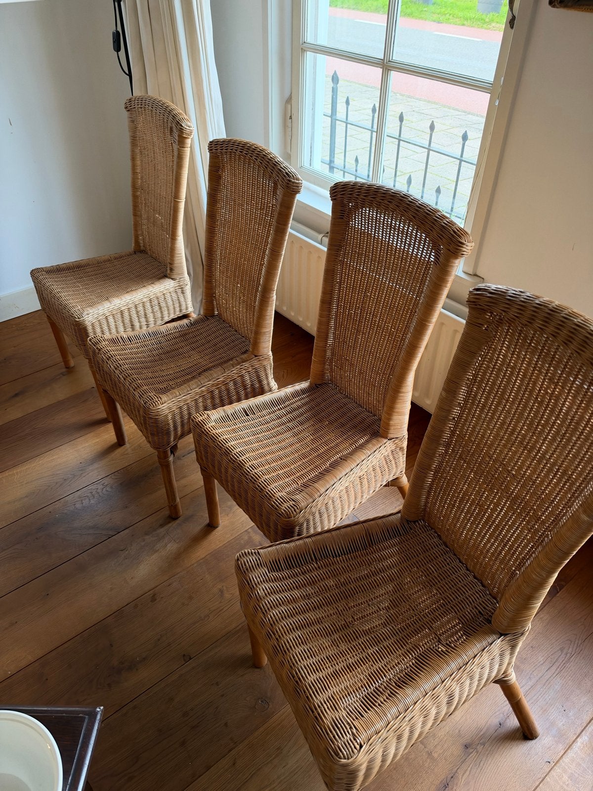 Gratis: Vier rieten stoelen, Ophalen, Gebruikt, Bruin, Riet of Rotan