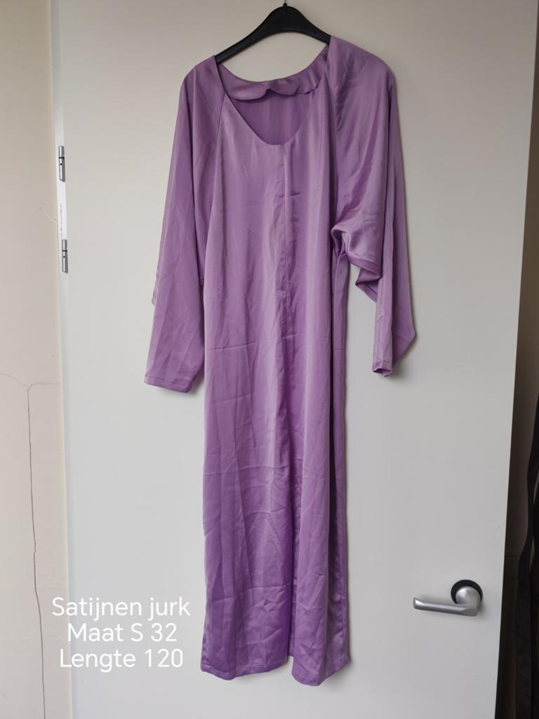 Satijnen jurk, Ophalen of Verzenden, Zo goed als nieuw, Overige typen