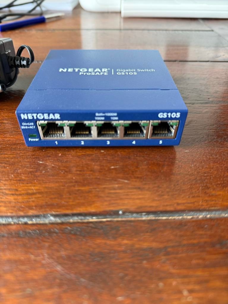 NETGEAR ProSAFE GS105 Gigabit Switch - 5 poorten, Computers en Software, Netwerk switches, Ophalen of Verzenden, Zo goed als nieuw