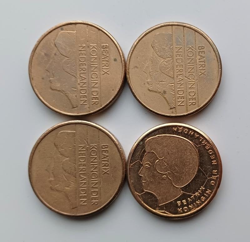3 stuks 5 gulden munten beatrix en 5 gulden EK 2000, Ophalen of Verzenden, Koningin Beatrix, 5 gulden, Setje