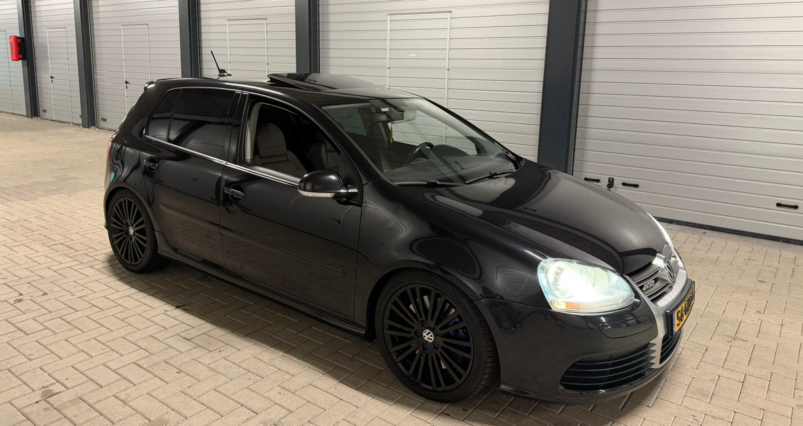 Volkswagen Golf 3.2 V6 184KW R32 4M AUT 2007 Zwart, Auto's, 3189 cc, Zwart, 10 km/l, Vierwielaandrijving