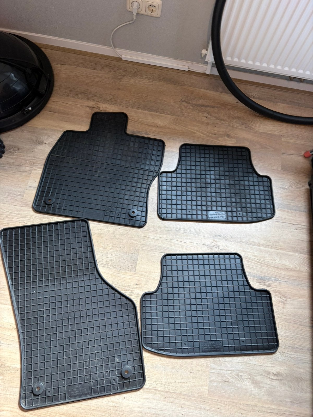 Rubberen automatten Seat Leon 2011/2015 modellen, Auto diversen, Automatten, Ophalen of Verzenden, Zo goed als nieuw