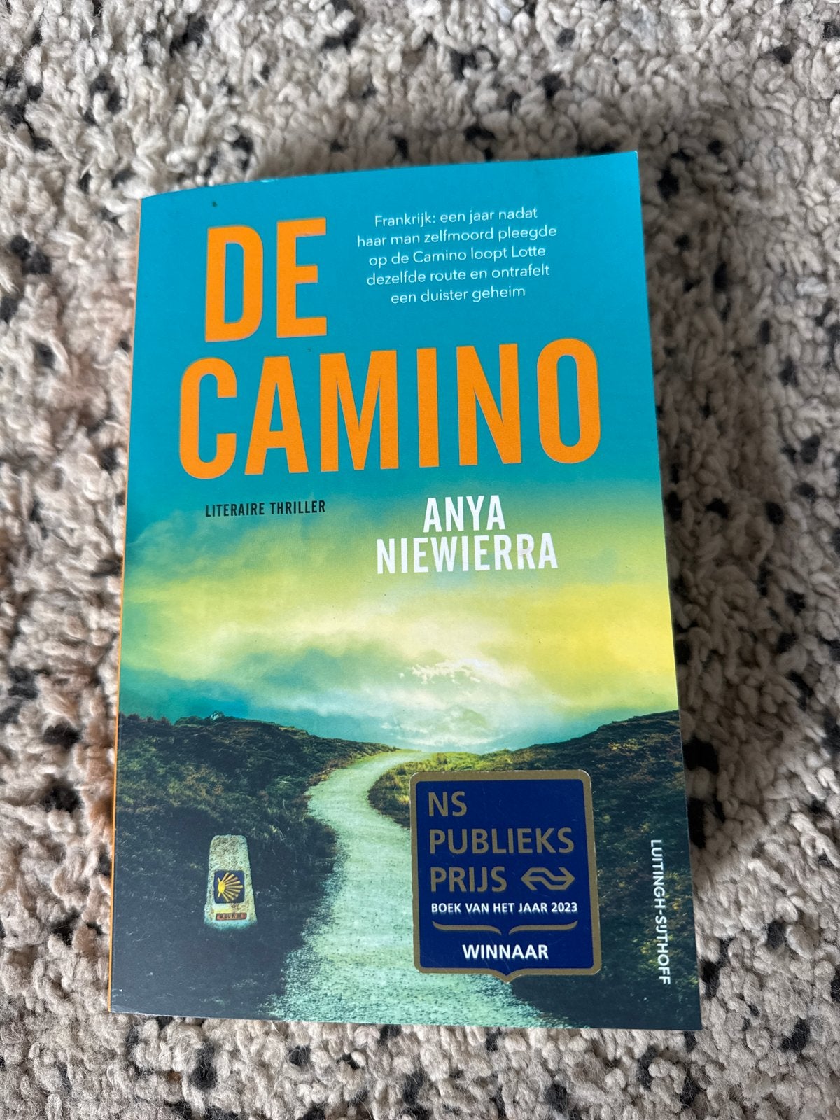 De Camino - Anya Niewierra (Literaire thriller), Boeken, Thrillers, Ophalen of Verzenden, Zo goed als nieuw, Nederland