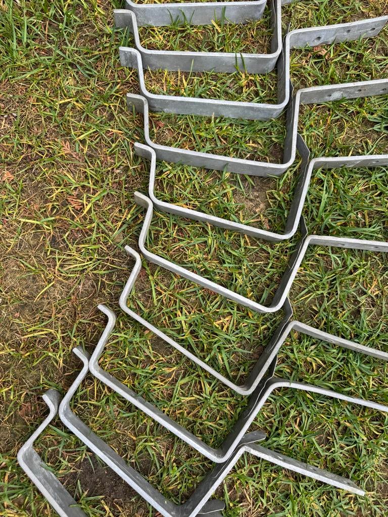 13 Gootbeugels voor bakgoot B33, Ophalen, Gebruikt