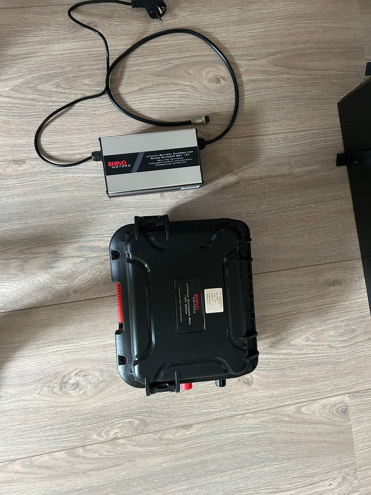 Rhino Motors Lithium Outdoorbox 12v 50AH + originele lader, Ophalen, Zo goed als nieuw, Motor en Techniek, Zeilboot of Motorboot